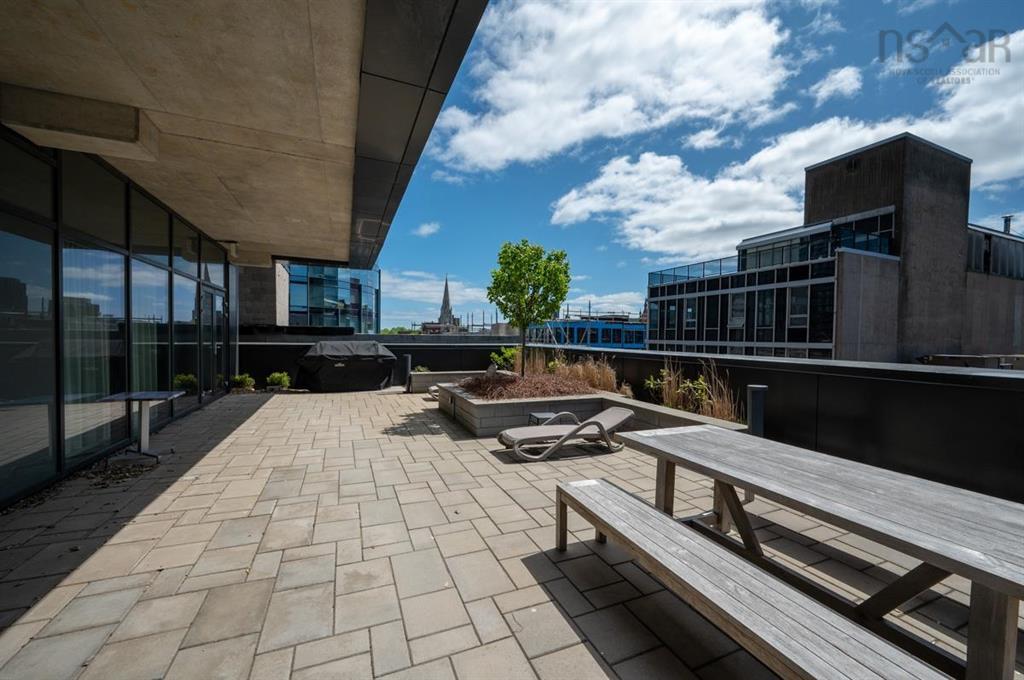 Roof-Top-Patio-The-Roy-1650-Granville-St
